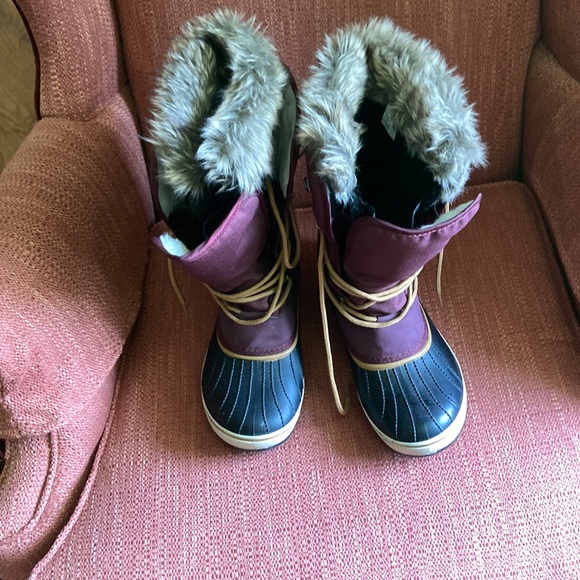 NEW cool eggplant color women's size 10 boots! - Picture 1 of 1